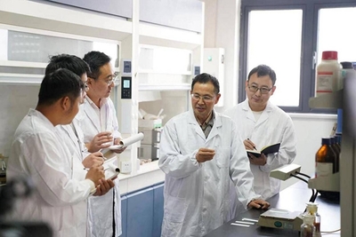 岱岳區(qū)實(shí)施“百名博士任科技副總”工程，以校企合作為橋梁，深化工程與技術(shù)研究和試驗(yàn)發(fā)展